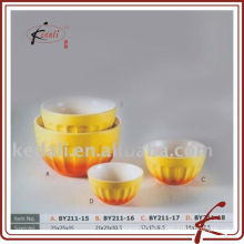 Tigela de porcelana em cor amarela